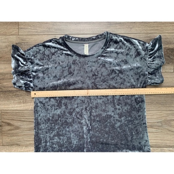 ALTAR’D STATE Crushed velvet ruffle sleeve top 3/$20 - Picture 5 of 7